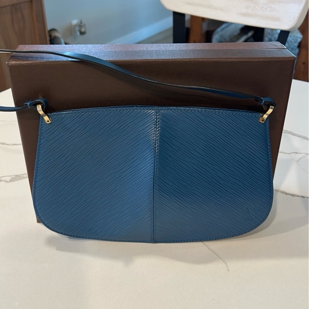 Louis Vuitton shoulder bag leather purse lv designer purse pochette epi leather